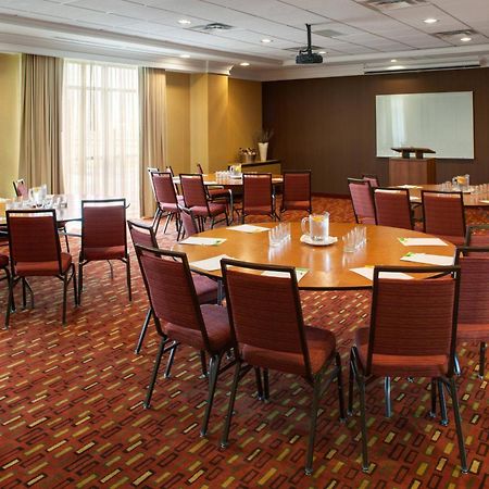 Courtyard By Marriott London Hotel Ngoại thất bức ảnh