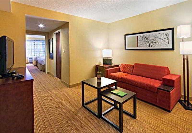 Courtyard By Marriott London Hotel Ngoại thất bức ảnh