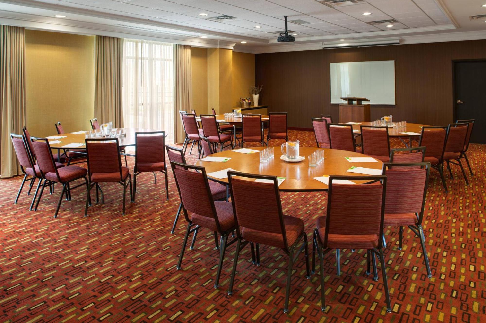 Courtyard By Marriott London Hotel Ngoại thất bức ảnh
