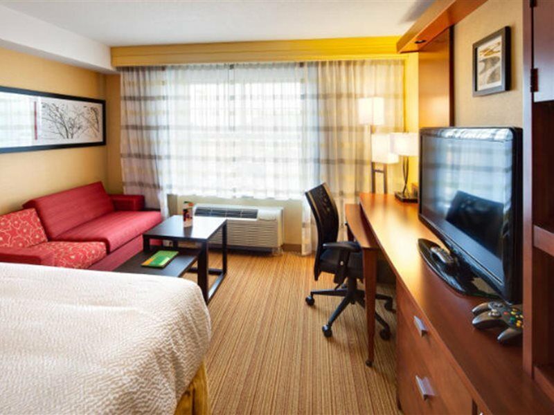 Courtyard By Marriott London Hotel Ngoại thất bức ảnh