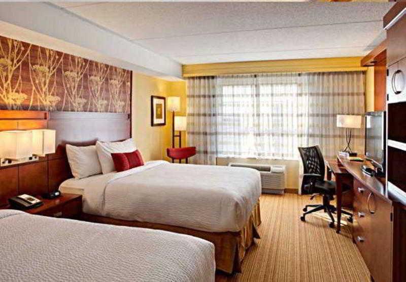 Courtyard By Marriott London Hotel Ngoại thất bức ảnh